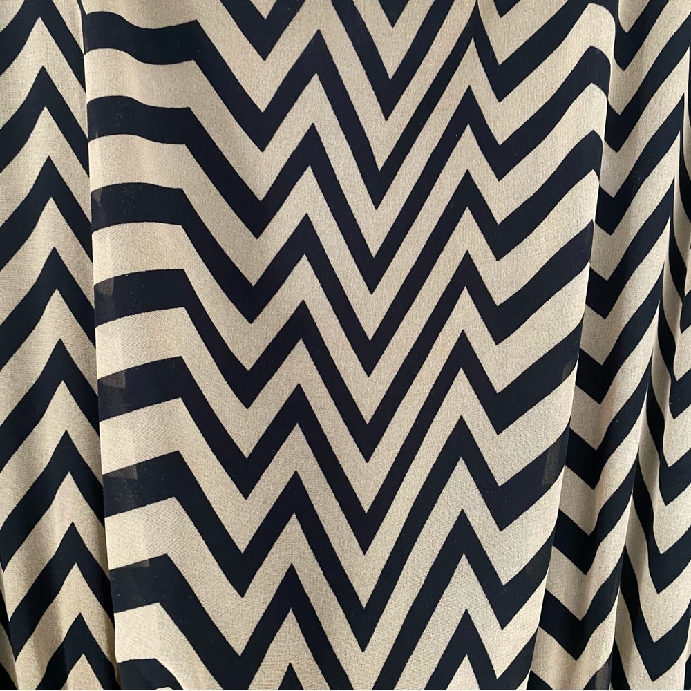 EUC Enfocus Studio casual tan and black zigzag or herringbone pattern dress - Picture 3 of 4